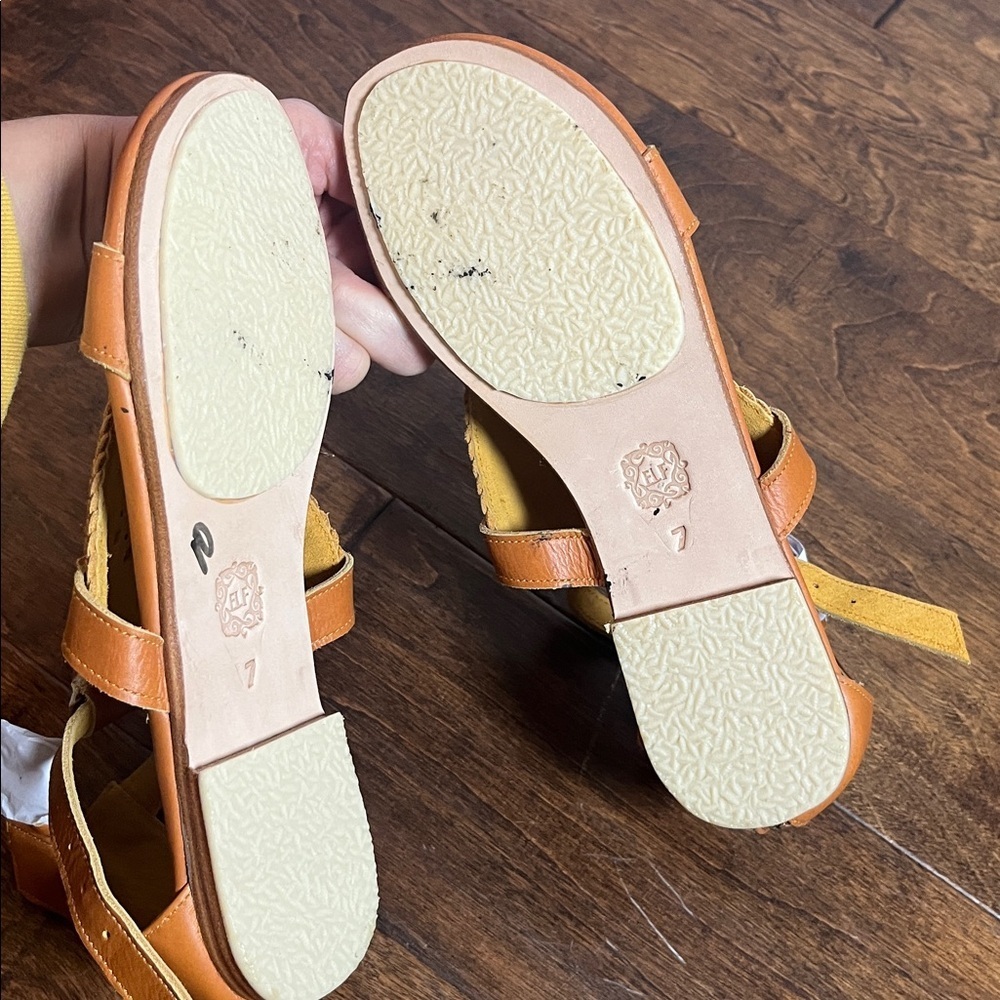 ELF Savannah Leather Sandals, size 7 - Picture 6 of 8